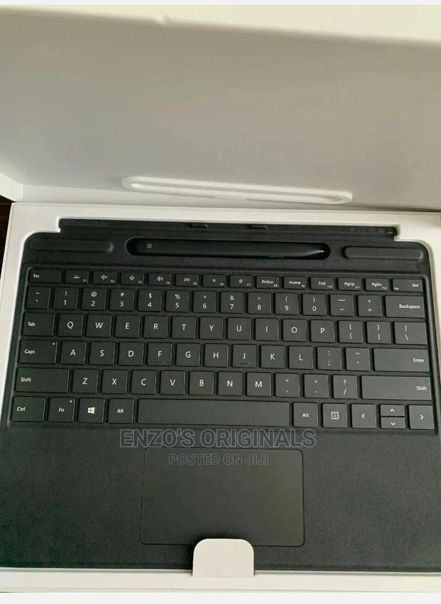 Microsoft Surface Pro 8 And Pro X Type Cover With Slim Pen · Photo 5