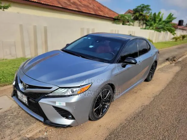 Toyota Camry XSE FWD (2.5L 4cyl 8AM) 2018 Silver · Photo 1