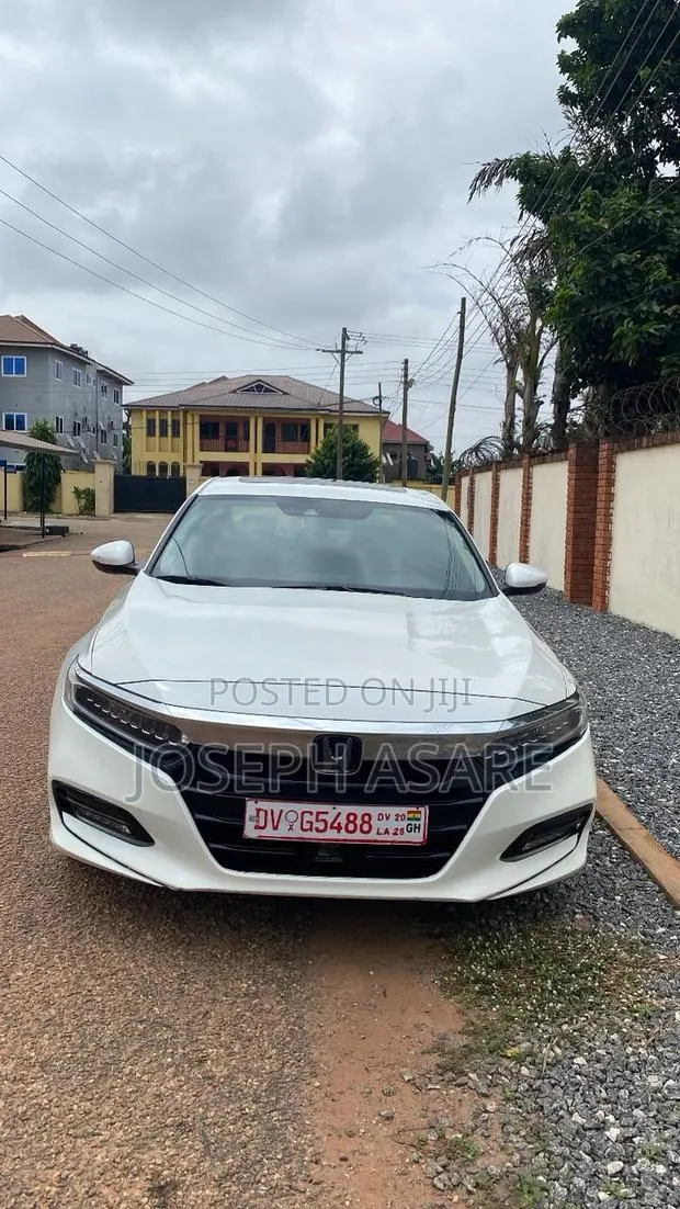 Honda Accord EX-L (2.0L 4cyl Turbo 10A) 2019 White · Photo 1