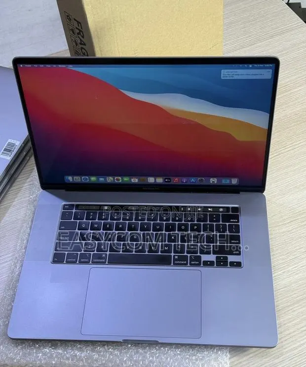 Laptop Apple MacBook Pro 2018 32GB Intel Core i7 SSD 512GB · Photo 1