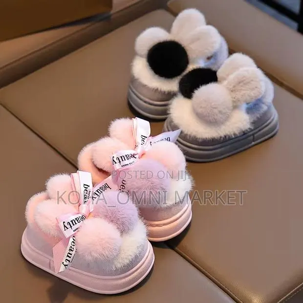 Kids’ Indoor Fluffy Shoes · Photo 4