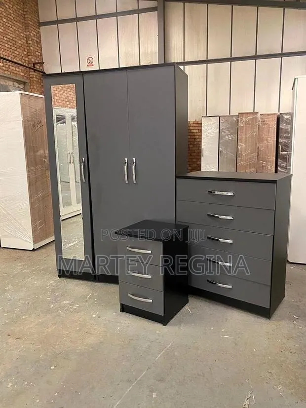 Morden Wardrobe · Photo 1