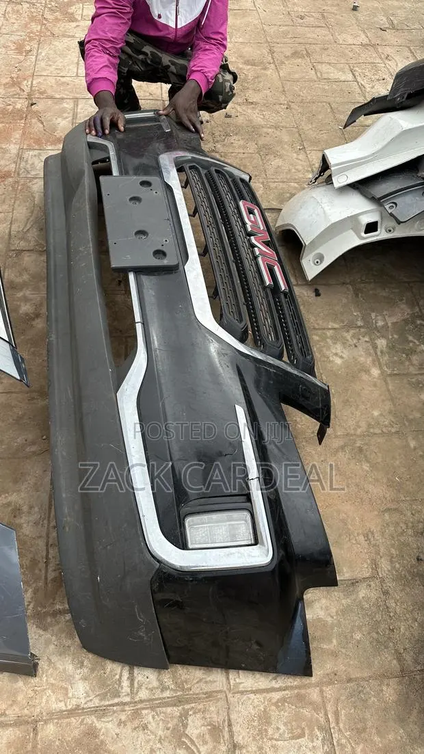 GMC Terrain 2017-2018 Front Bumper Complete Available · Photo 1