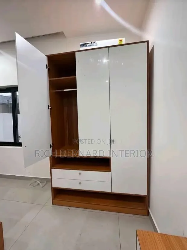 Luxurious Customized Wardrobe · Photo 1