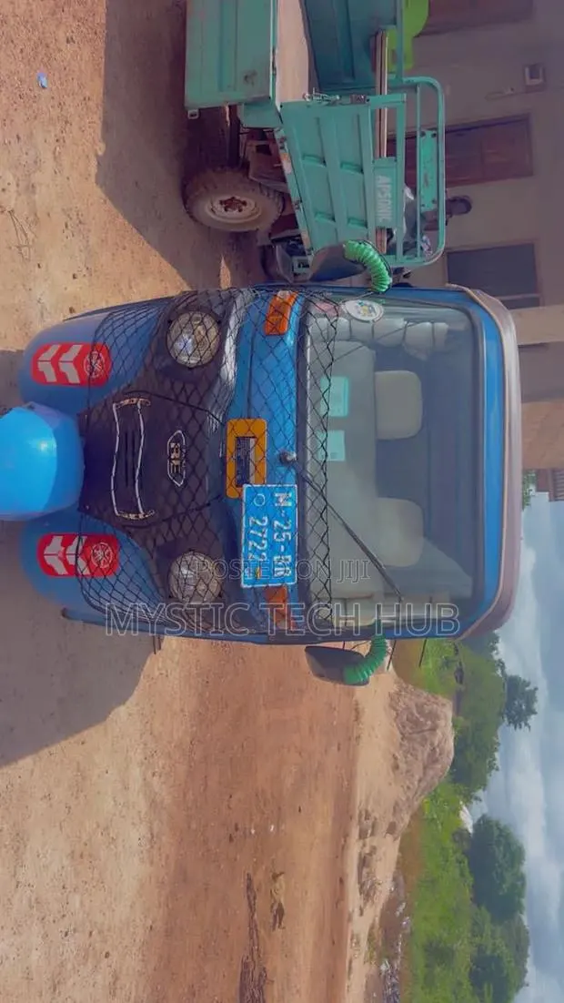 Bajaj RE 2025 Blue · Photo 1