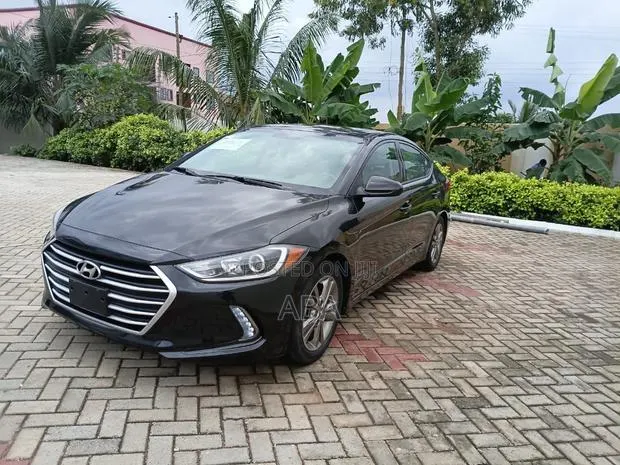 Hyundai Elantra 2018 Black · Photo 1