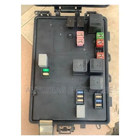 Dodge CHARGER MAGNUM Fuse Box · Photo 1