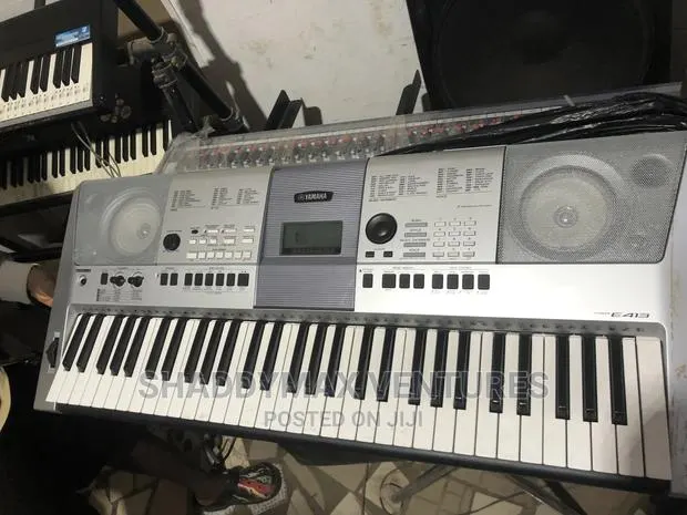 Yamaha PSR 413 Keyboard · Photo 1