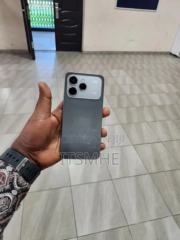 Tecno Spark 40 128 GB Gray · Photo 1