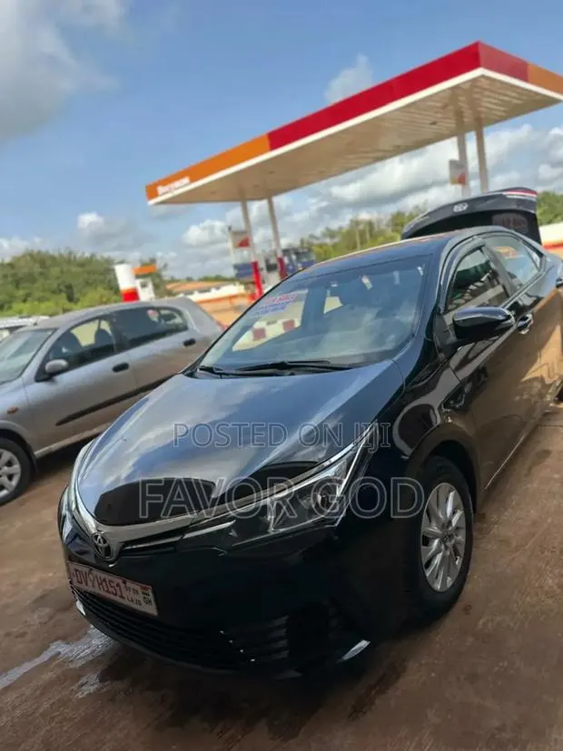 Toyota Corolla LE 4dr Sedan (1.8L 4cyl CVT) 2017 Black · Photo 1
