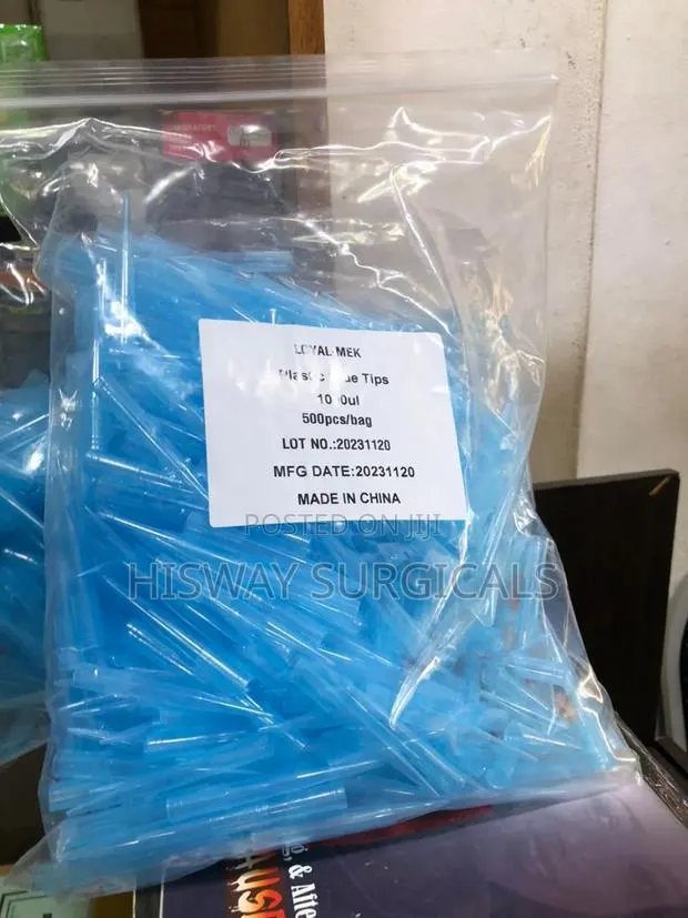 Pipette Blue Tips · Photo 1