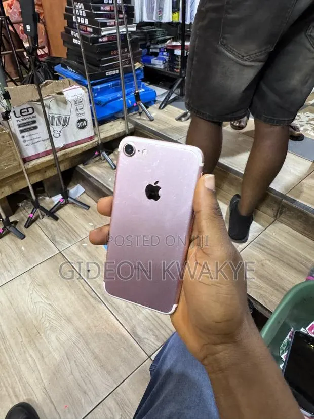Apple iPhone 7 128 GB Rose Gold · Photo 1