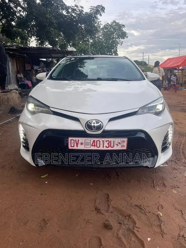 Toyota Corolla S Premium 4dr Sedan (1.8L 4cyl CVT) 2016 White · Photo 1