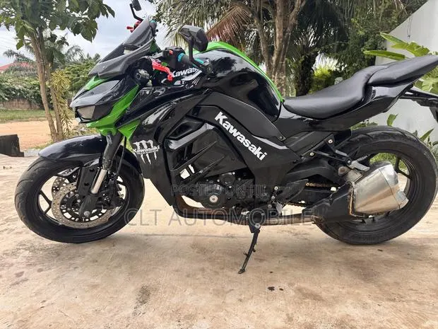Kawasaki Z400 2025 Black · Photo 1
