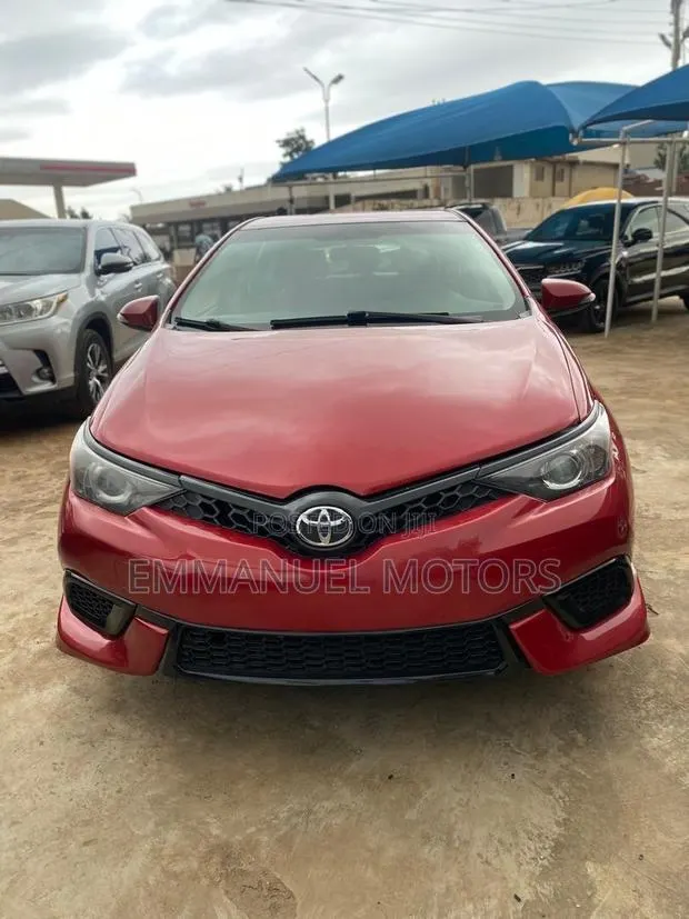 Toyota Corolla 2017 Red · Photo 1