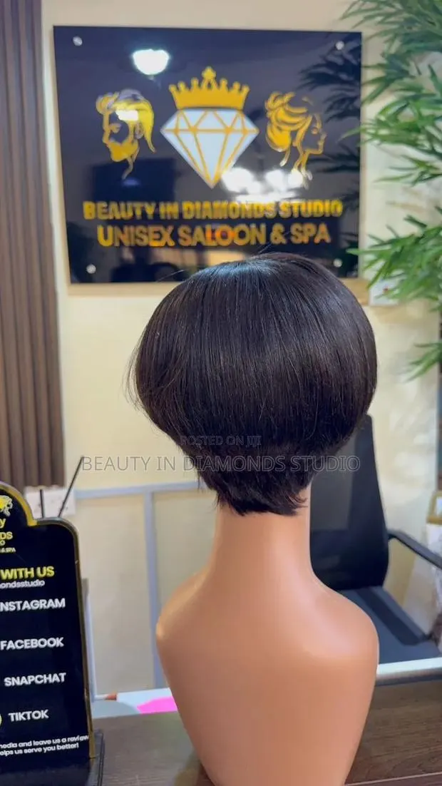 Pixie Cut Rihanna · Photo 2