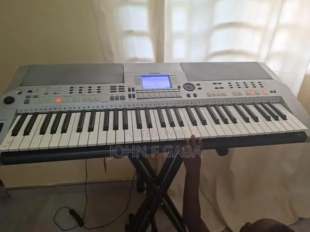 Yamaha PSR S550 · Photo 1