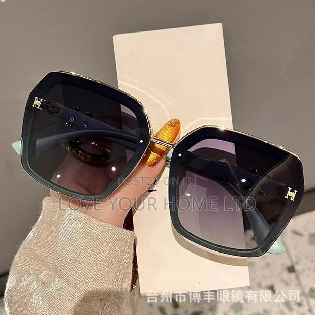 Luxury Oversized Square Gradient Sunglasses for Women · Photo 1