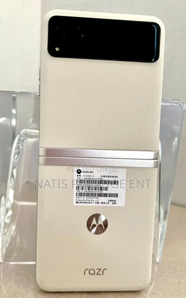 New Motorola Razr 40 256 GB White · Photo 1