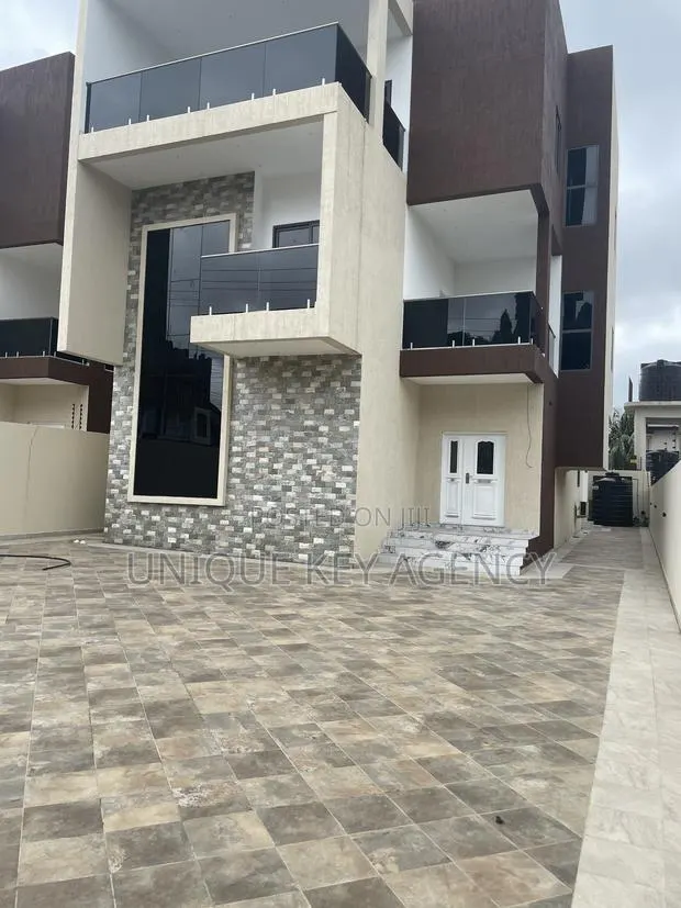 5bdrm House in Unique Key Agency, East Legon for rent · Photo 1