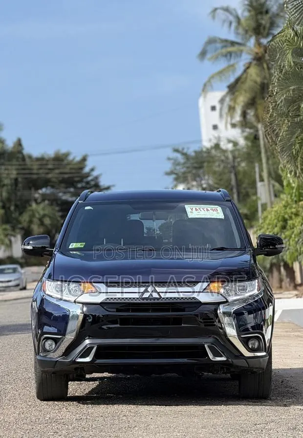 Mitsubishi Outlander 2.4 PHEV AWD 2019 · Photo 1