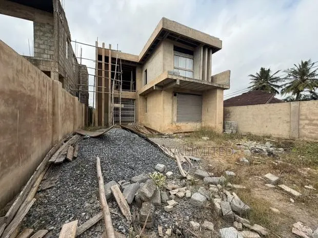 4bdrm House in Adenta, Housing Down for sale · Photo 1