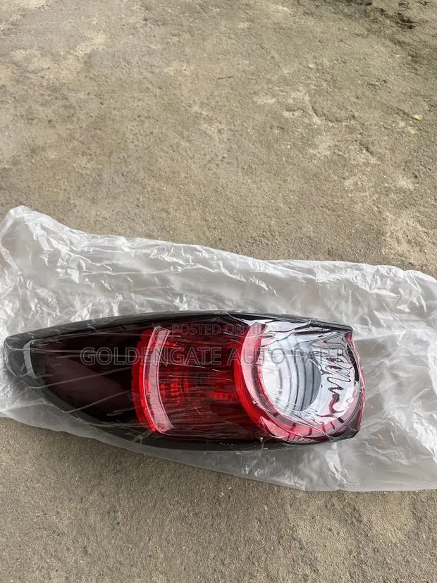 Mazda Cx-5 17 to 21 Tail Light Normal · Photo 1