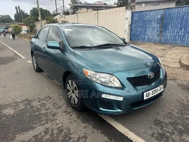 Toyota Corolla LE 4dr Sedan (1.8L 4cyl 4A) 2010 Green · Photo 1