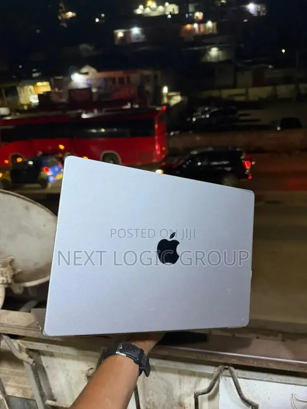 Laptop Apple MacBook Pro 2021 M1 4GB Apple M1 Pro SSD 350GB · Photo 1