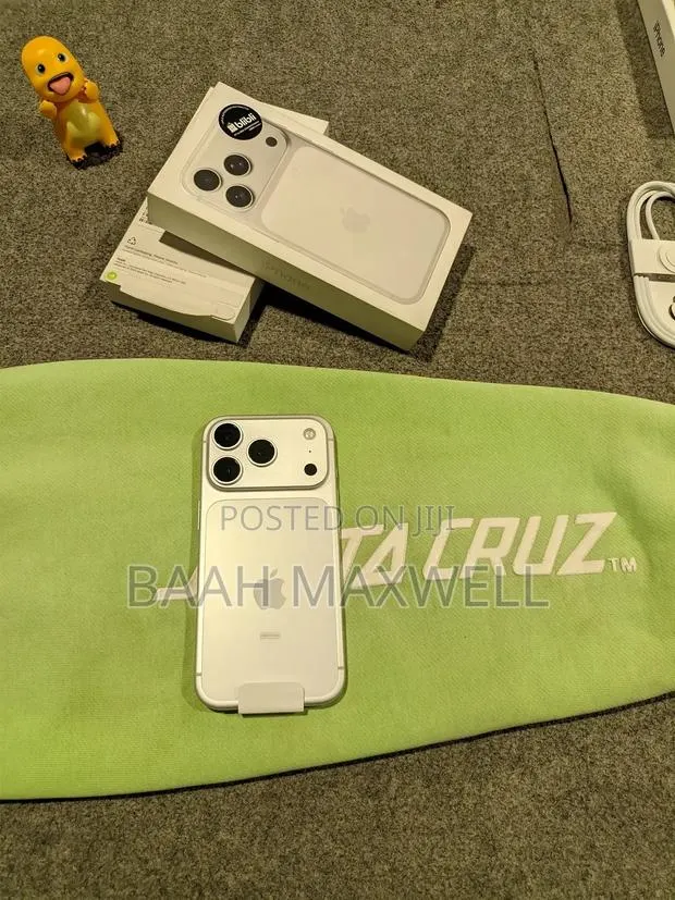 Apple iPhone 17 Pro Max 256 GB White · Photo 1