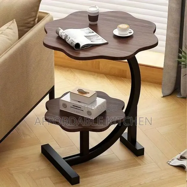 Side Table · Photo 1