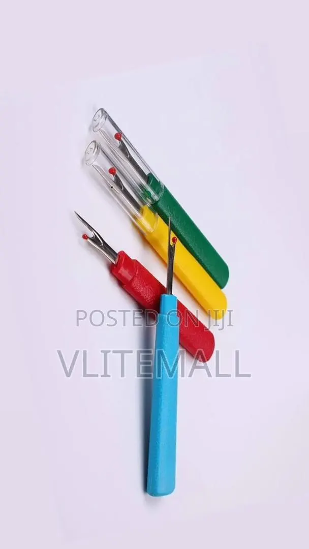Plastic Handle Sewing Seam Ripper · Photo 1