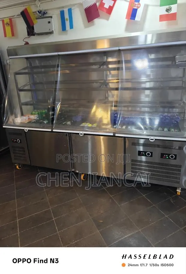 Refrigerated and Frozen Display Cabinet · Photo 1