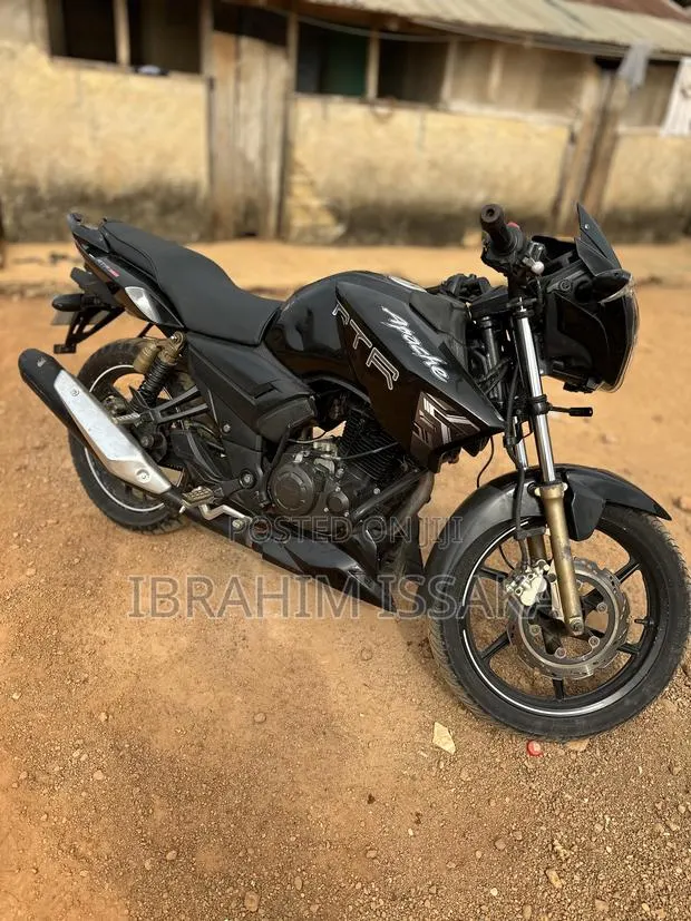 TVS Apache 180 RTR 2025 Black · Photo 1