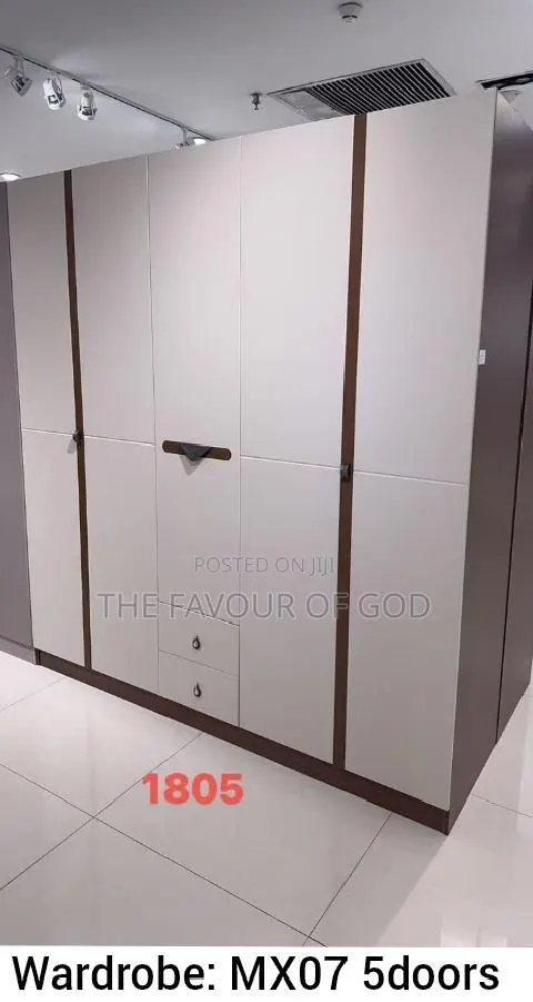 A Majestic 5 Door Wardrobe · Photo 1