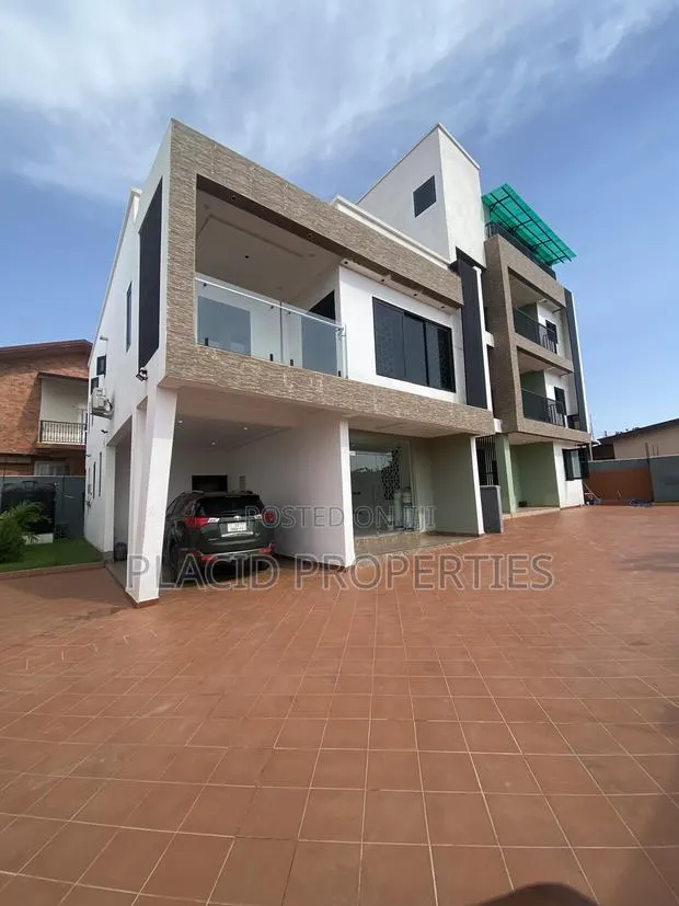 4bdrm Townhouse / Terrace in Lapaz Estate for rent