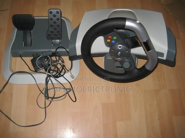Microsoft Xbox 360 Steering Wheel · Photo 1