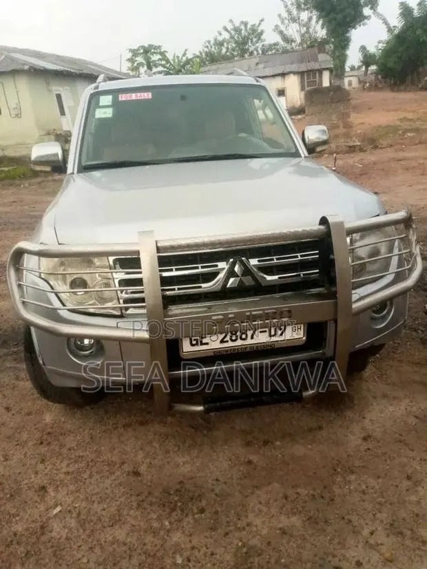Mitsubishi Pajero Sport 2009 Silver · Photo 1