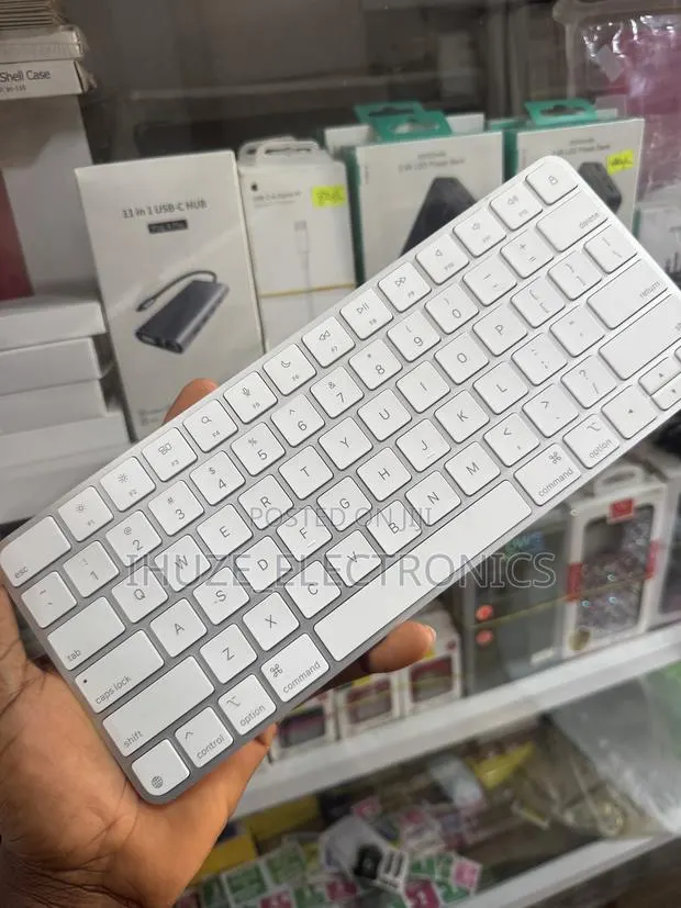 Latest Magic Keyboard (USB-C) · Photo 1