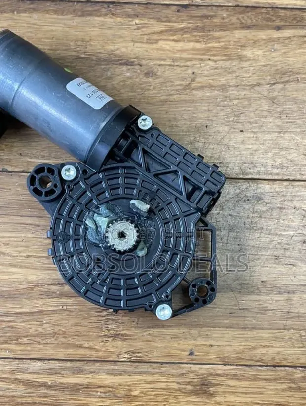 2015-2023 Mercedes C300 W205 AMG Sunroof Motor · Photo 1