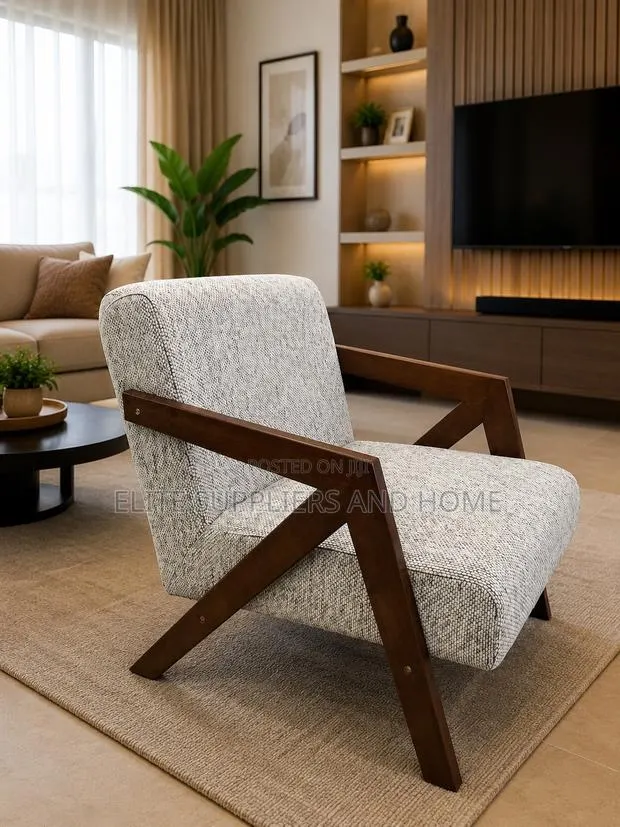 Accent Arm Chair · Photo 1