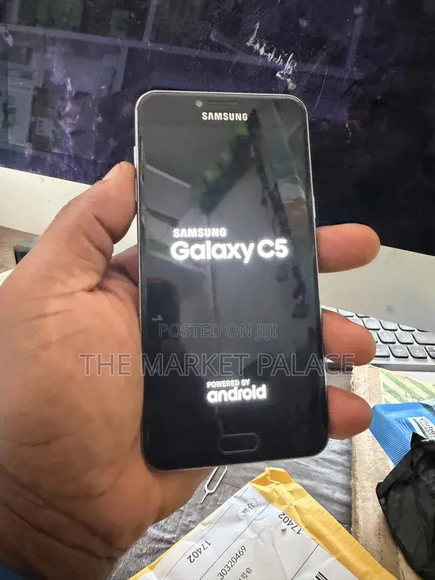 New Samsung Galaxy C5 32 GB Silver · Photo 1
