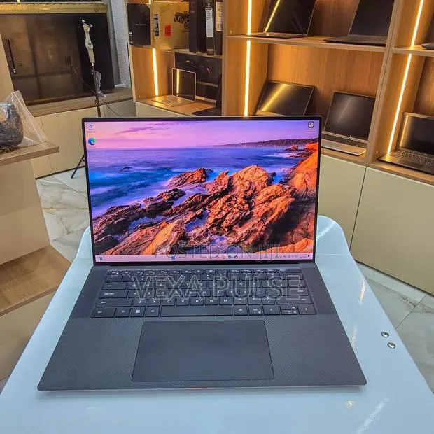 Laptop Dell Precision 5560 32GB Intel Core i9 SSD 512GB · Photo 1