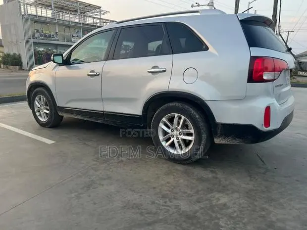 Kia Sorento LX 4dr SUV (2.4L 4cyl 6A) 2014 Silver · Photo 1