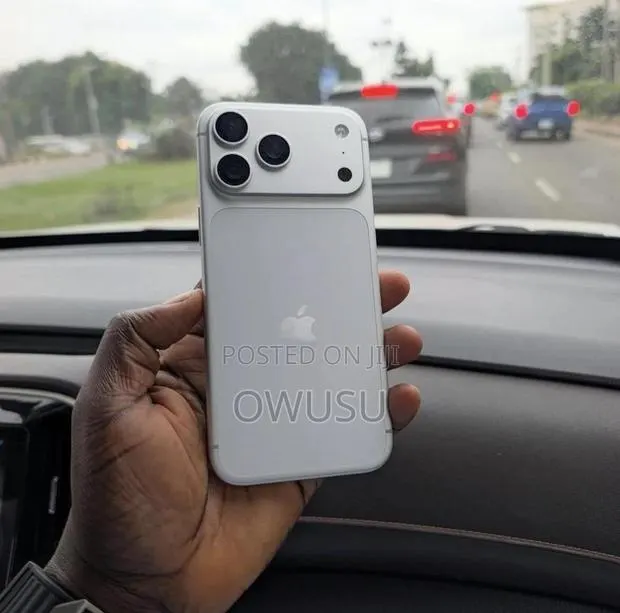 Apple iPhone 17 Pro Max 512 GB Silver · Photo 1