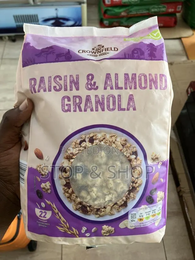 Crownfield Raisin & Almond Granola · Photo 1
