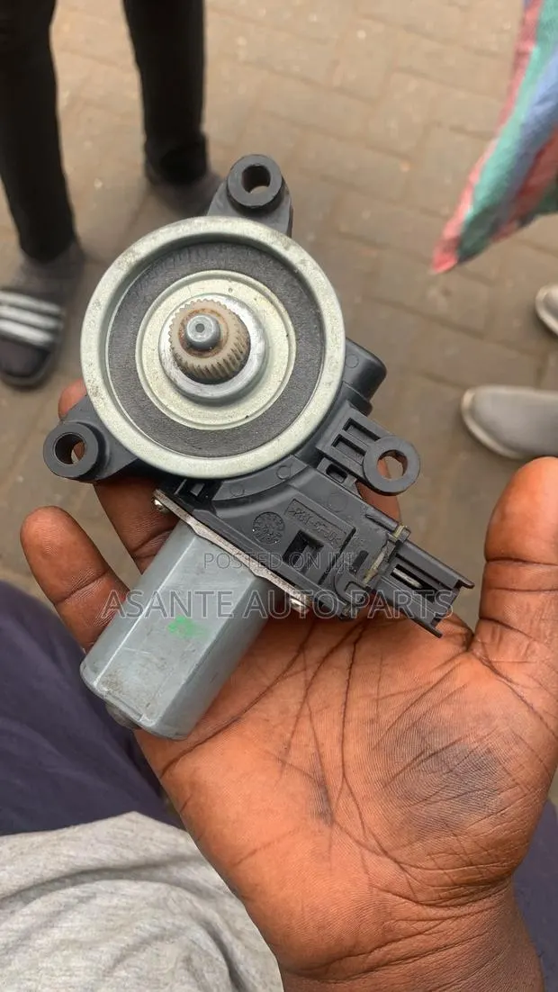 Toyota IA Door Regulator Motor · Photo 1