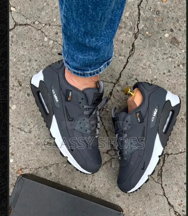 Nike Airmax Dark Ash and White · Photo 1