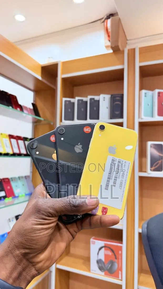 Apple iPhone XR 64 GB Black · Photo 1