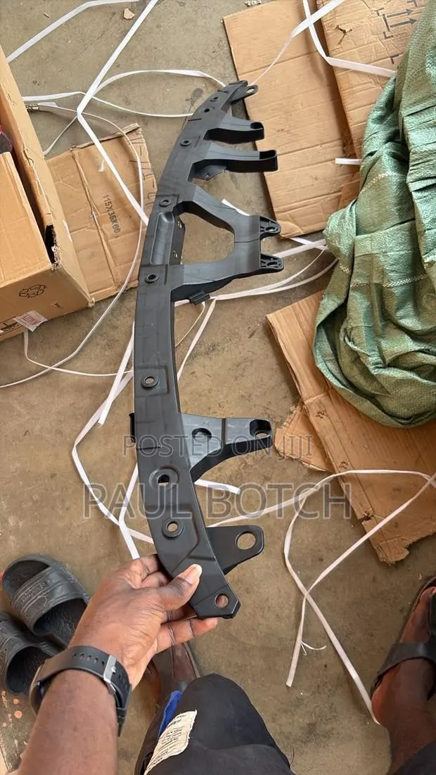 2018-2022 Honda Accord Grill Bumper Bracket · Photo 1